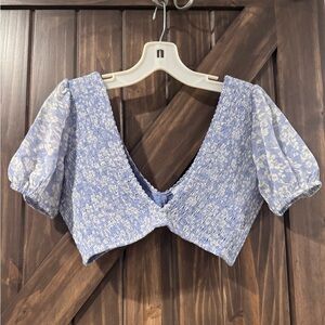 Chic Blue Floral Puff Sleeve Crop Top